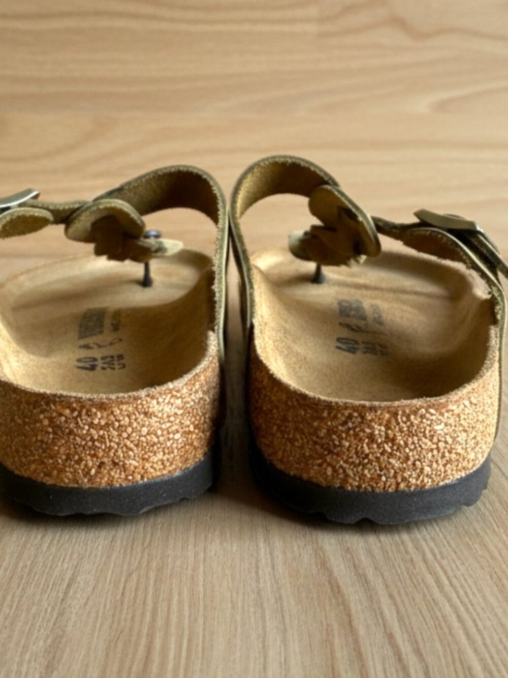 Birkenstock Gizeh Light Olive Green Oiled Leather Sandals Womens 9–9.5 EU 40 - Picture 12 of 12